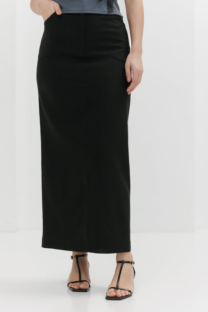 Long black linen pencil skirt with a slit at the back.