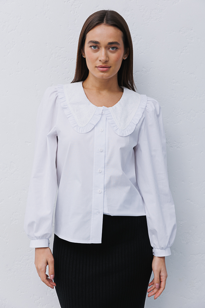 White blouse with turn-down collar with embroidery