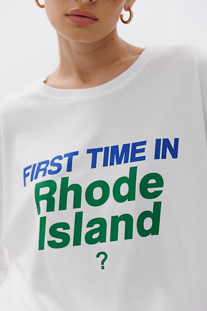 Жіноча футболка оверсайз молочна з написом First time in Rhode Island?