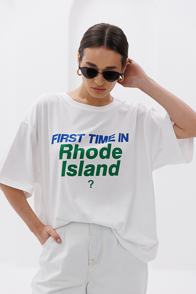 Жіноча футболка оверсайз молочна з написом First time in Rhode Island?