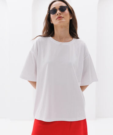 Women's oversize T-shirt in white color