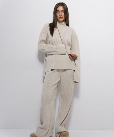 Жіночий в`язаний костюм зі штанами світло-бежевий