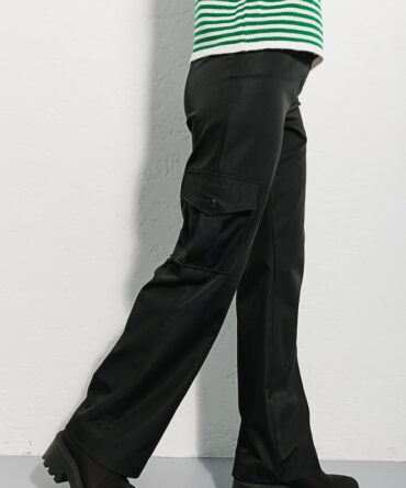 Women's black trousers with a patch pocket on the side