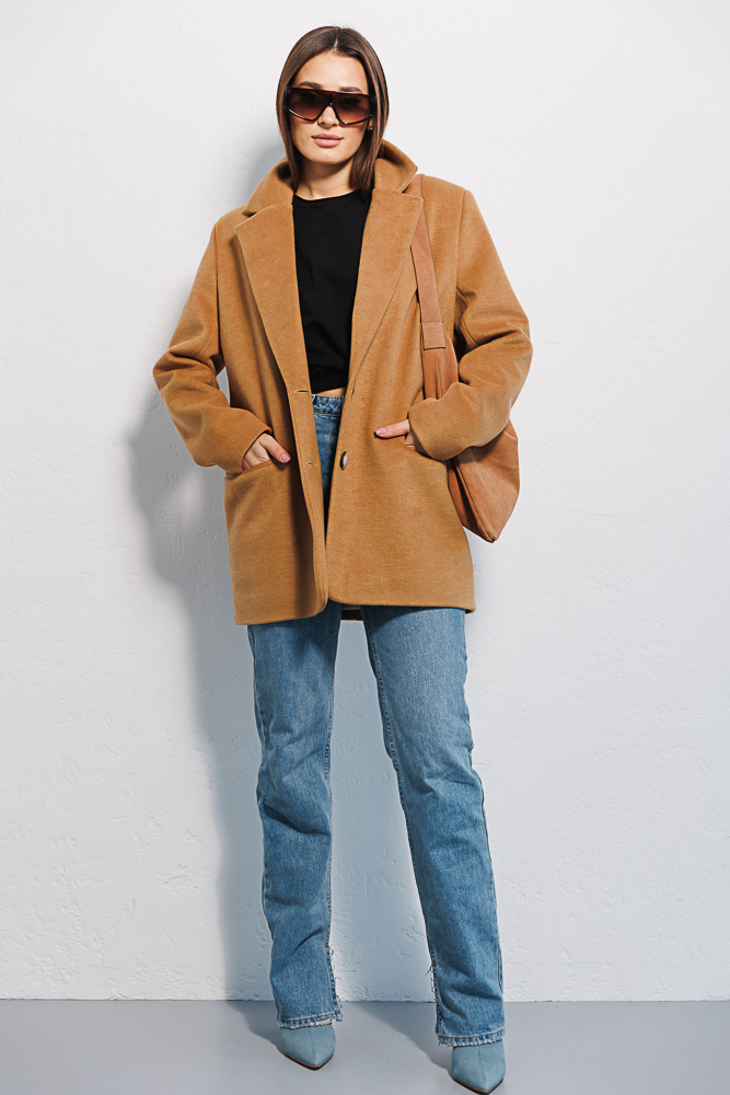 Short women's coat in caramel color