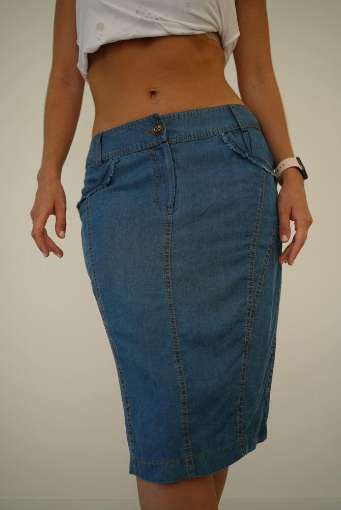 Denim skirt.