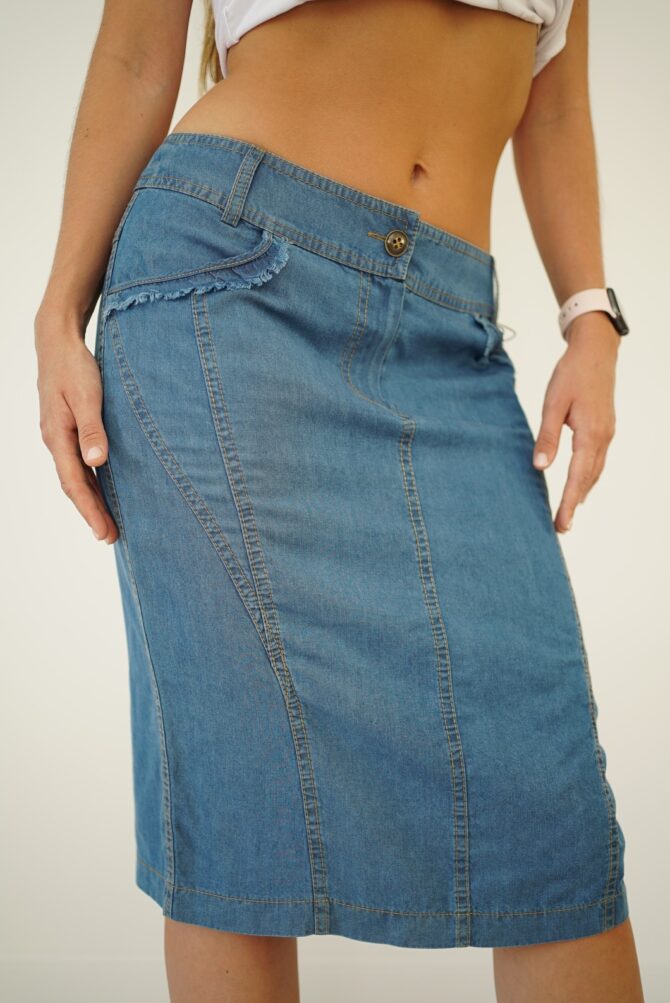 Denim skirt.