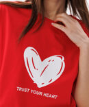 Women's oversized red t-shirt with the "Trust your heart" print.