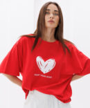 Жіноча футболка oversize з принтом Trust your heart червона