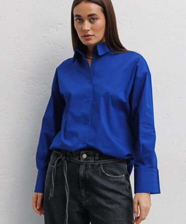 Жіноча сорочка oversize електрик з кокеткою на спині