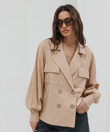 Women's beige linen jacket with voluminous sleeves