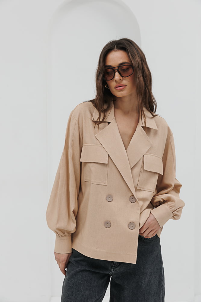 Women's beige linen jacket with voluminous sleeves