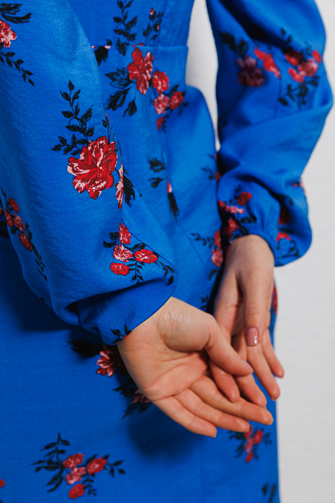 Midi dress with long sleeves blue in floral