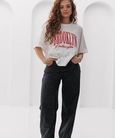 Women's oversized milk T-shirt with red Brooklyn print