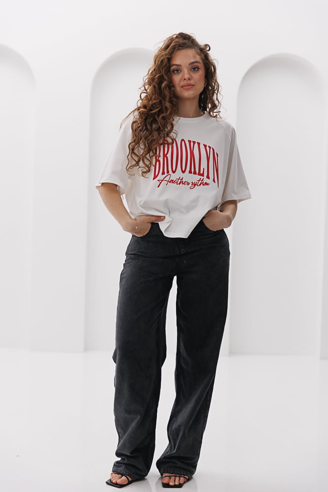 Women's oversized milk T-shirt with red Brooklyn print