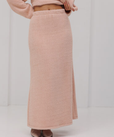 Long warm A-line skirt in peach color