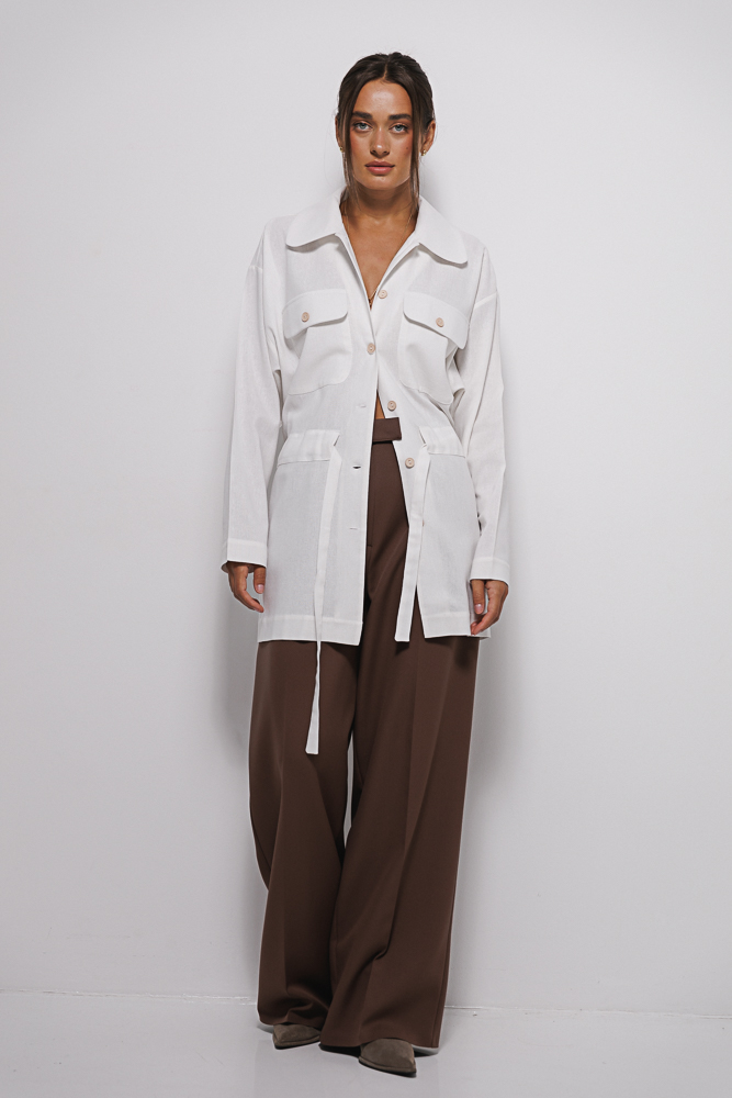 Extended women's light milk-colored shirt with a melange texture and ties at the waist.