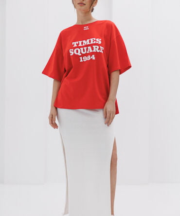 Women's oversized t-shirt in light red with the "Times Square" print.