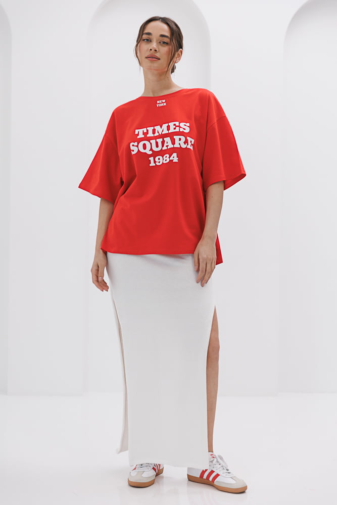 Women's oversized t-shirt in light red with the "Times Square" print.