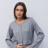Короткий трикотажний кардиган на ґудзиках сірий