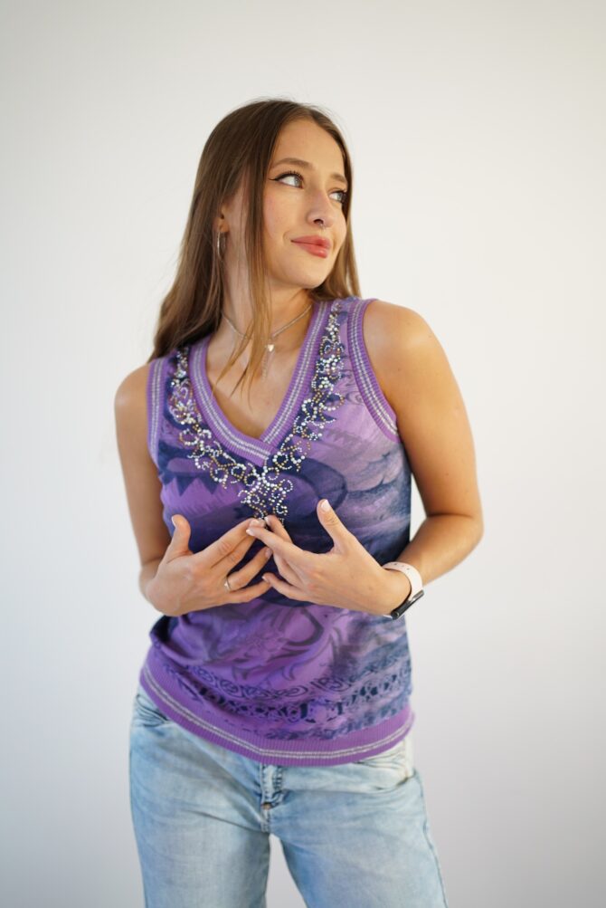 T-shirt with rhinestones purple