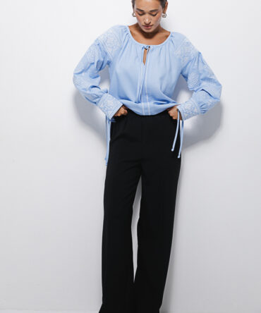 Women's black trousers with slits on the sides