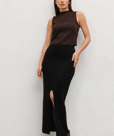 Short pleated sleeveless top in dark chocolate.