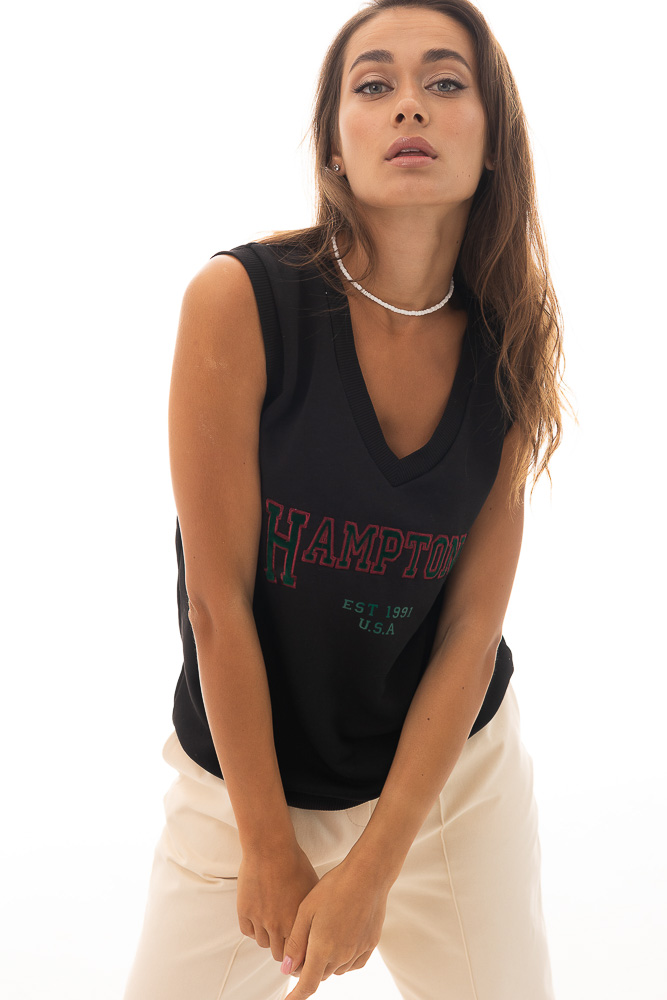 Women's knitted vest black with Hamptons lettering