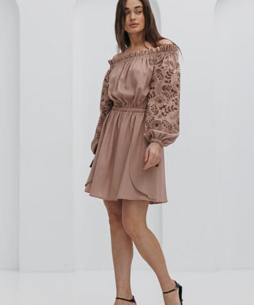 Embroidered dress with open shoulders in dark beige with floral satin stitch