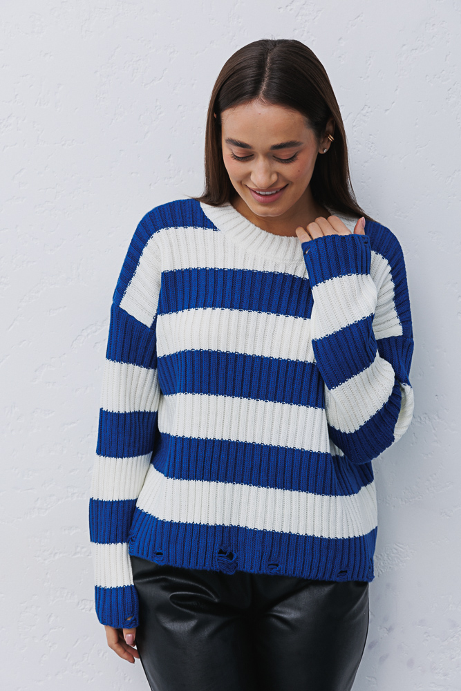 Knitted women's milky jumper in denim stripes with deflated loops at the bottom