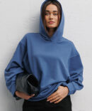 Women's hoodie in dark jeans with curly armholes