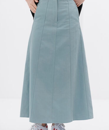 Long trapeze skirt in mint cotton.