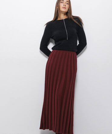 Long Burgundy Knitted Skirt with Pleated Effect.