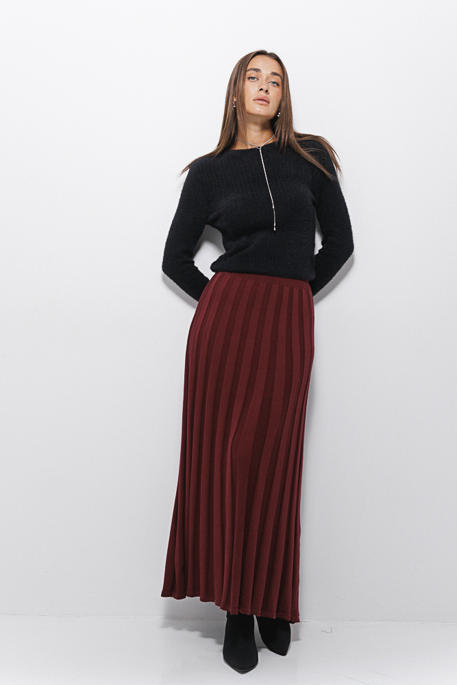 Long Burgundy Knitted Skirt with Pleated Effect.