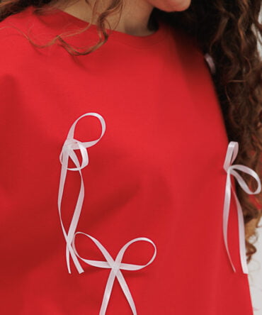 Red oversized women's t-shirt with milk-colored bows.