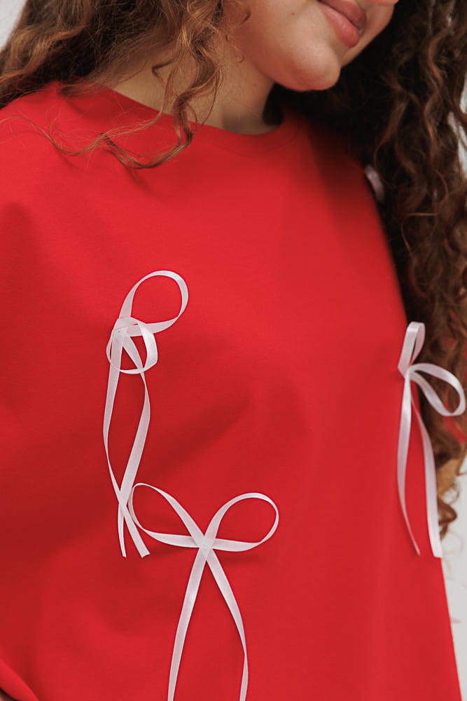 Red oversized women's t-shirt with milk-colored bows.