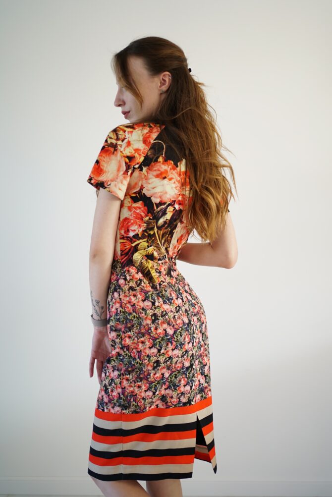 Dress with flowers red