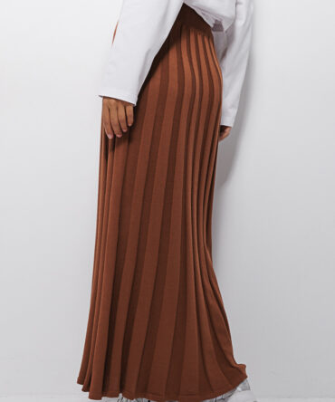 Long Brown Knitted Skirt with Pleated Effect