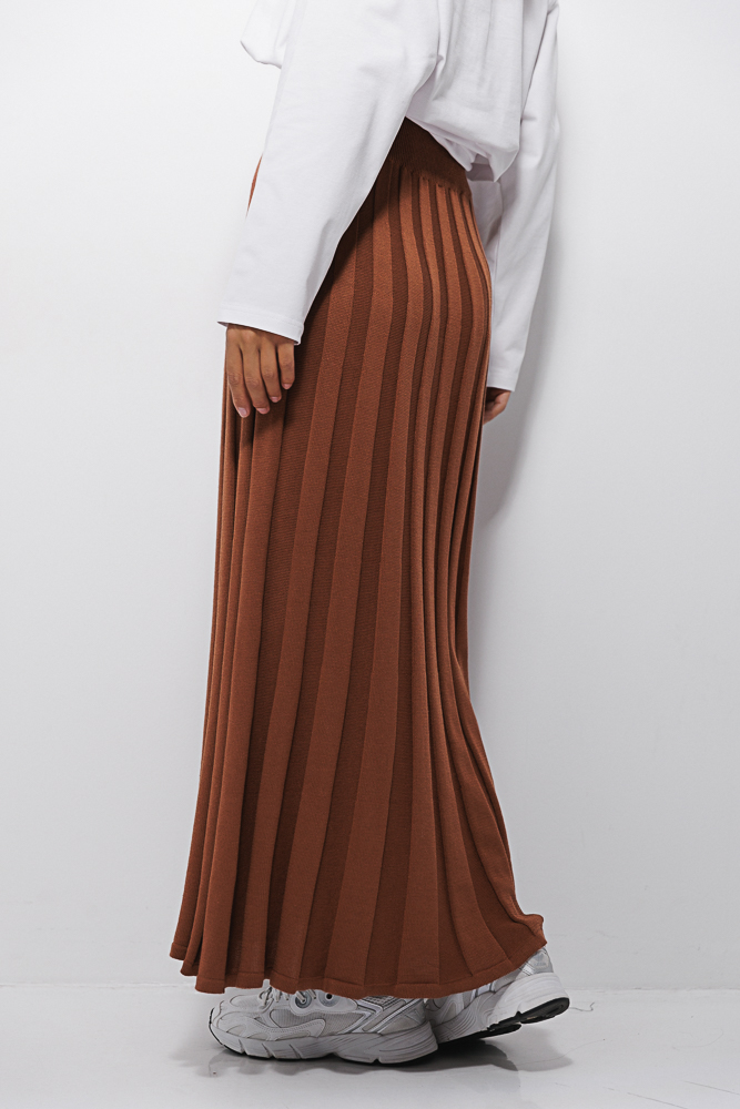 Long Brown Knitted Skirt with Pleated Effect