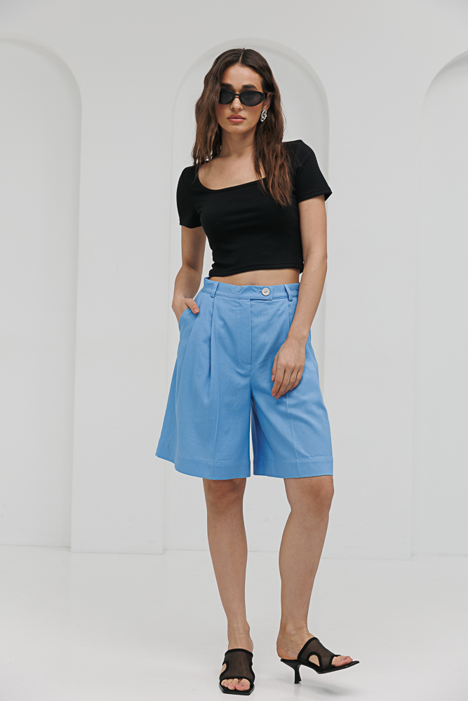 Linen women's Bermuda shorts in blue