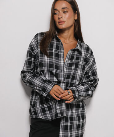 Women's oversized checkered shirt in black.