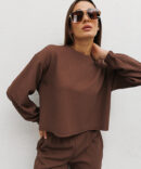 Women's suit with cropped sweatshirt and chocolate joggers