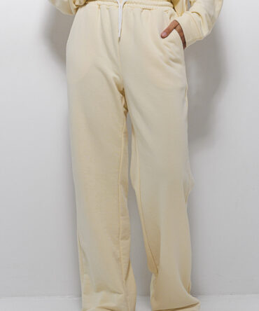 Women's Sweatpants in Cream with a Back Pocket