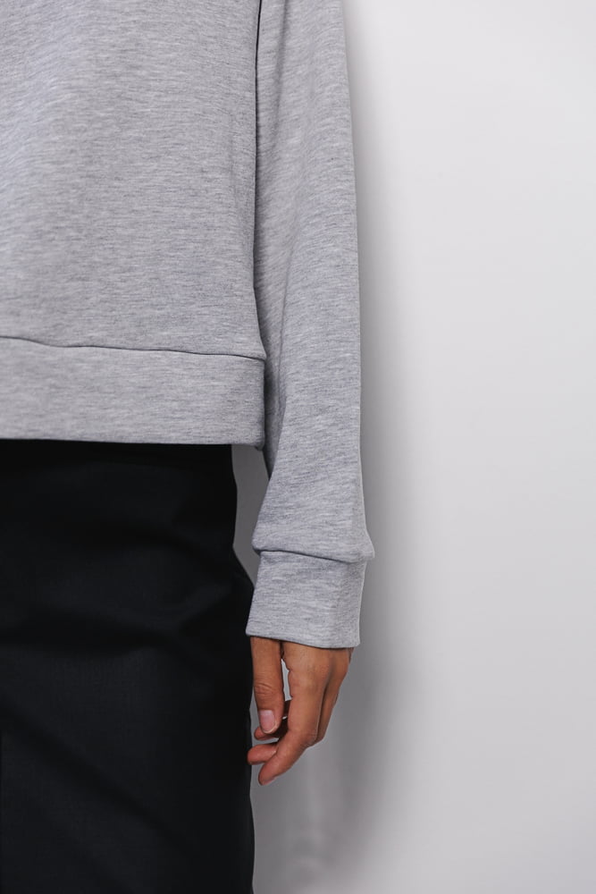 Cropped women's hoodie gray with raglan sleeves