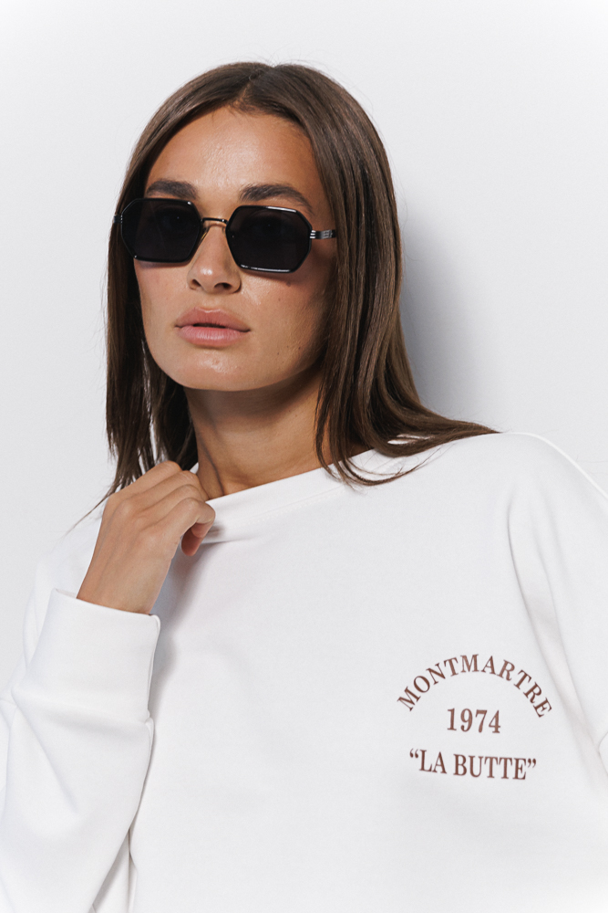 Women's cream sweatshirt with the print "Montmartre 1974 La Butte."