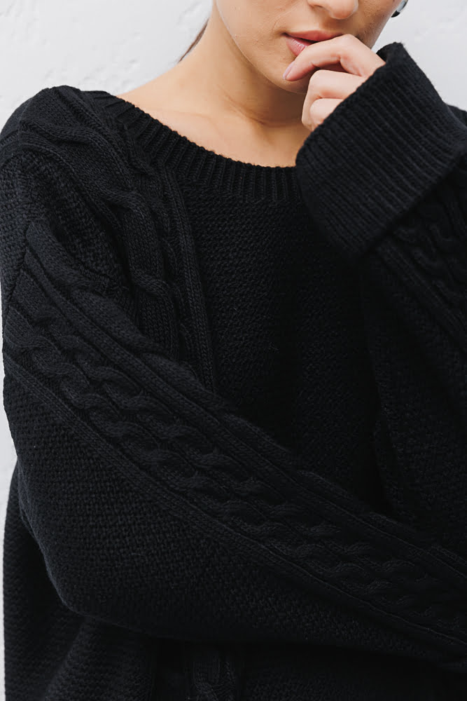 Elongated knitted sweater for women black with braids