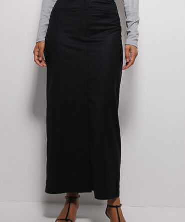 Long business style skirt in black with a slit in the front