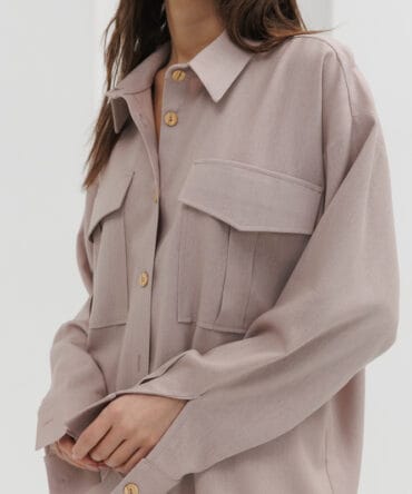 Women's oversized shirt in coffee linen with chest pockets.