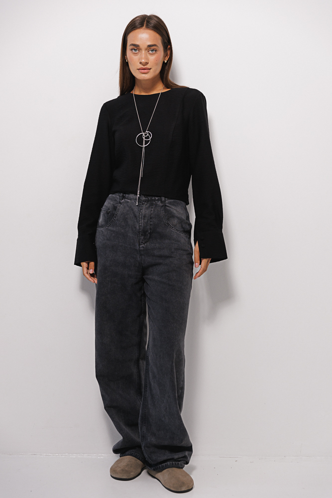 Women's cropped blouse with long sleeves black