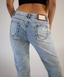 Low-rise light jeans