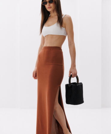 Long knitted skirt with high slits brown